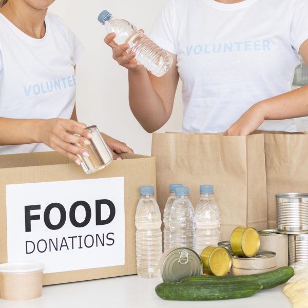 volunteers-putting-water-bags-donation